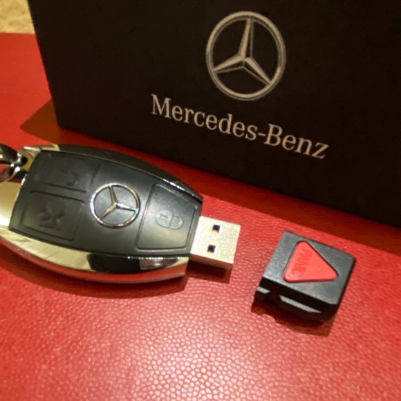 New In Box| Benz Mercedes Schlusselanhänger 8GB Key Ring - Picture 6 of 7